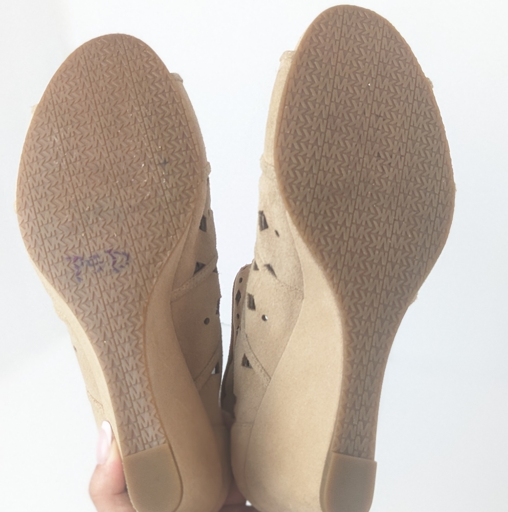 Michael Kors Uma Wedge - Picture 13 of 16